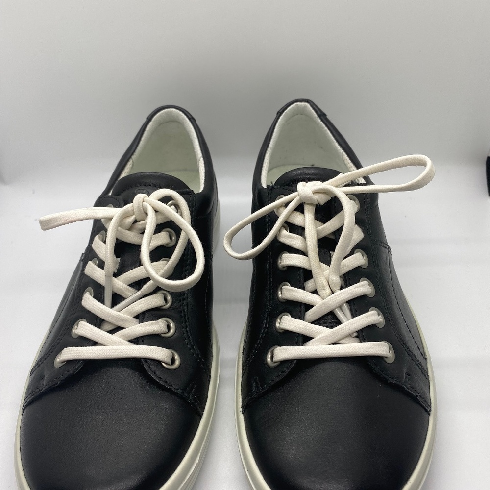 BRAND ECCO NEW  NO BOX  SOFT  CLASSIC LACES  WOMEN'S SNEAKER